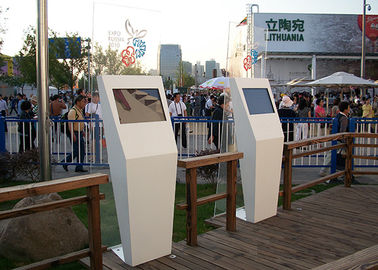 Publicidad del quiosco de información al aire libre de la exhibición, monitor de la pantalla táctil del quiosco del alto brillo del servicio del uno mismo
