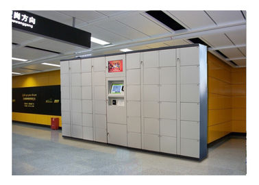 Armario público del almacenamiento del gabinete del equipaje de la estación de autobuses del aeropuerto con de fichas