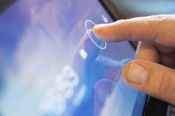 El descenso rápido del apartamento al aire libre elegante de la comunidad apagado y la recogida automatizaron tecleo de la entrega del paquete y recogen el armario 2